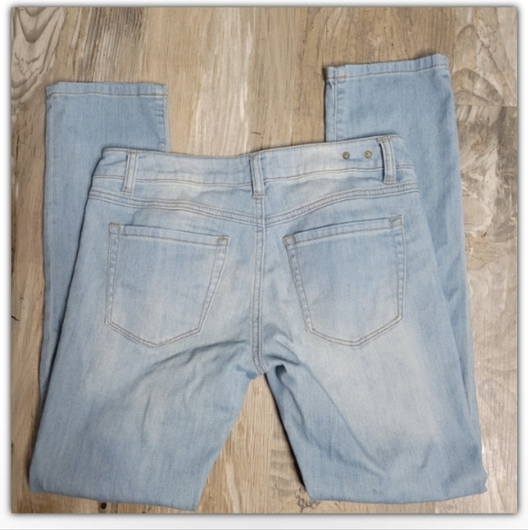 Cabi distressed light color jeans size 2 - Picture 2 of 4
